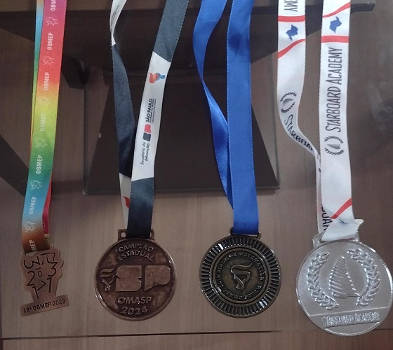 O adolescente ganhou as medalhas ainda quando estudava no Ensino Fundamental